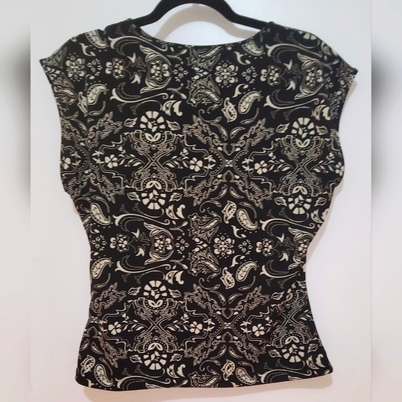 Ann Klein V neckline top.       LTOP - Picture 2 of 3